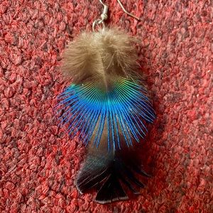 Gorgeous feather earring